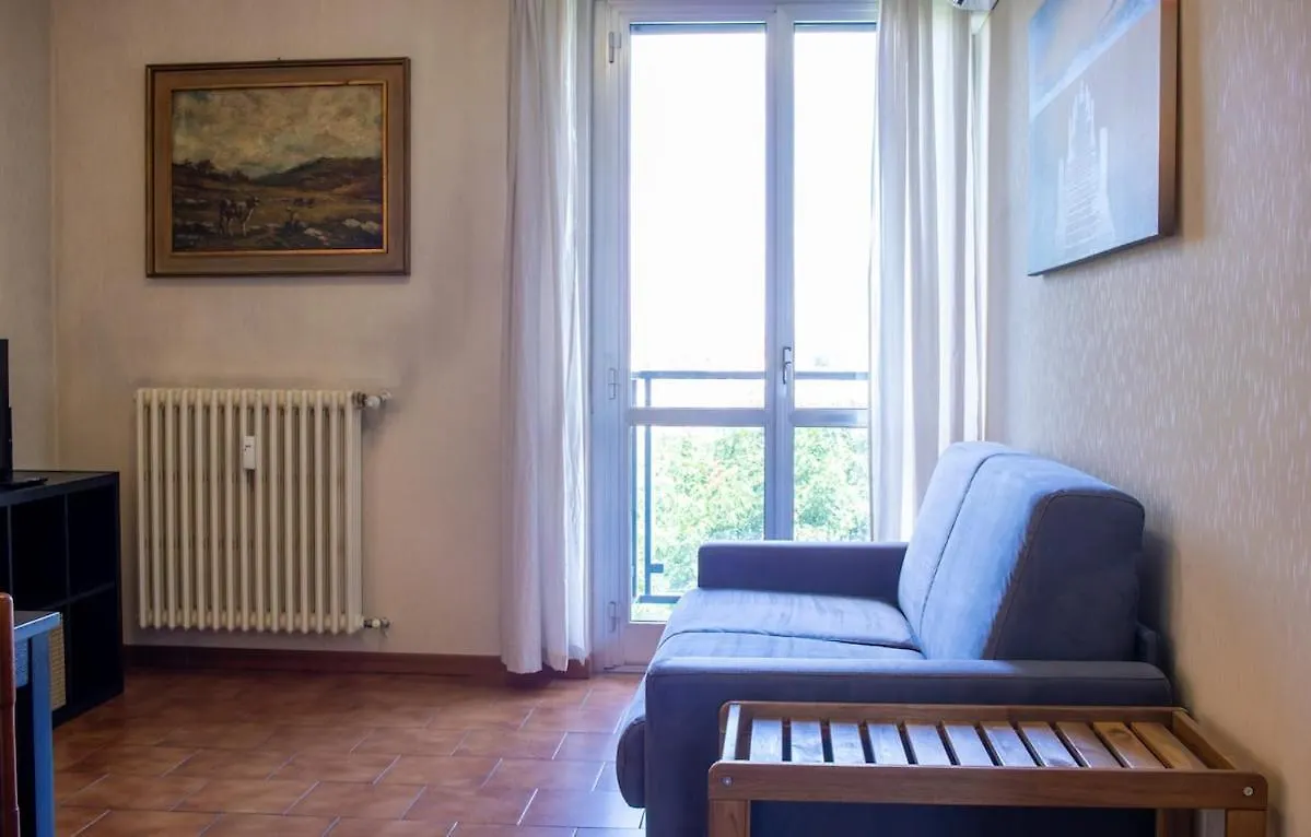 Vintage Apt - Lin Airport 10 Min Milan 0*,  Italy